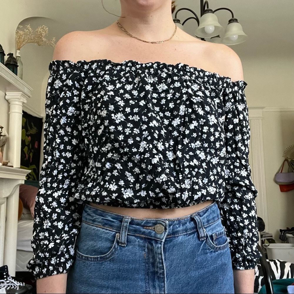 Brandy Melville Off the Shoulder Floral Peasant Top